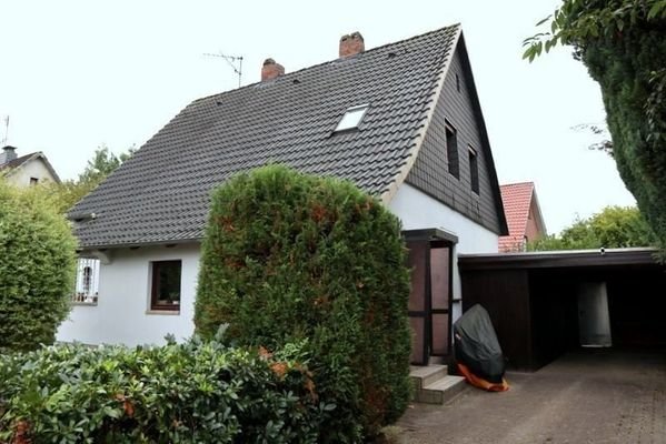 Einfamilienhaus mit Carport