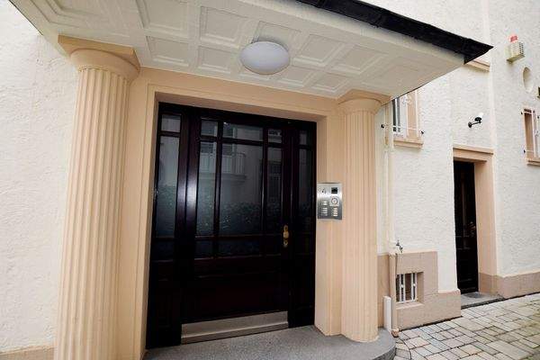 AU Eingang_DSC0329.jpg