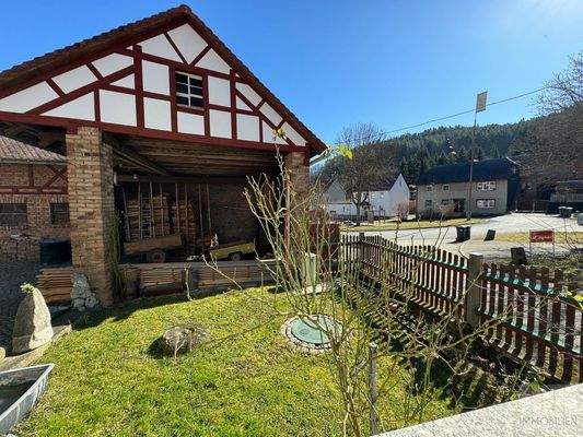 EG – Blick aus dem Wohnzimmer auf die Toreinfahrt 