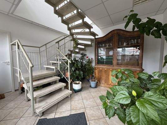 Treppenhaus EG Gewerbeeinheit