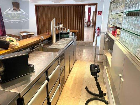 Theke 1 mit Übergang zum Saal 1