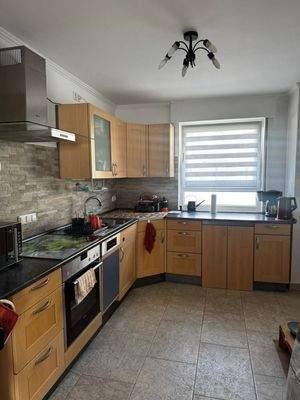 Küche mit Einbauküche