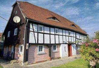 Front- und Seitenansicht