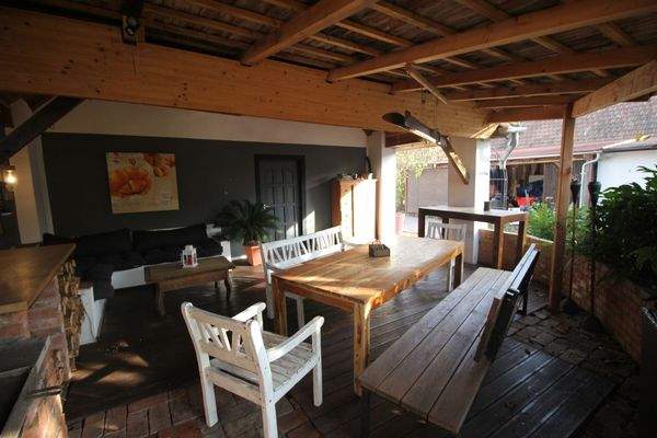 Großer Esstisch Sommerküche