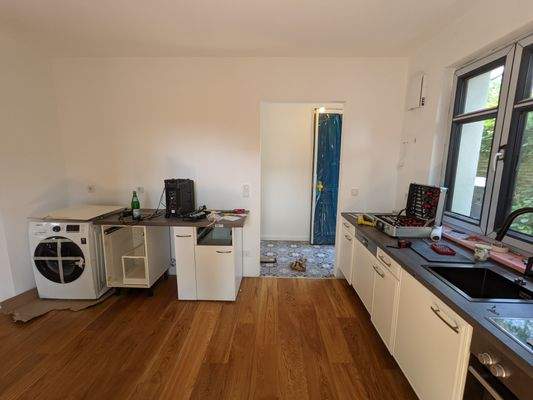 Wohnküche mit Blick zum Flur / Eingangsbereich