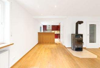 ...mit Blick in die Küche