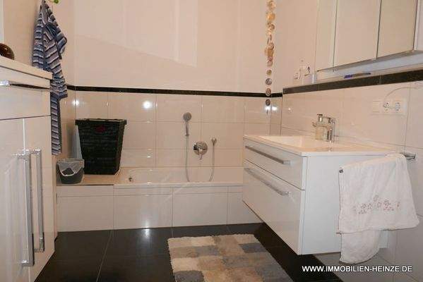  mit Dusche und Wanne