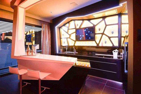 7 Designerküche bei Nacht