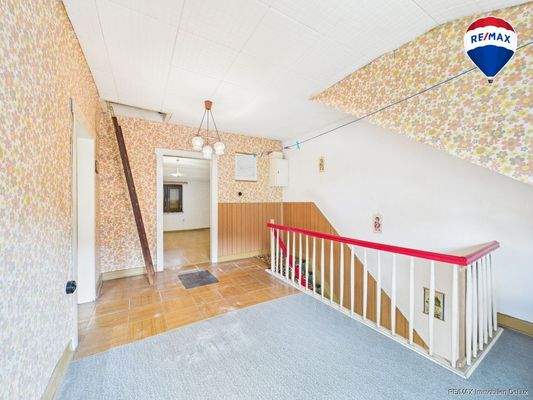 RE/MAX Immobilien DeLux Einfamilienhaus Nalbach Diele OG