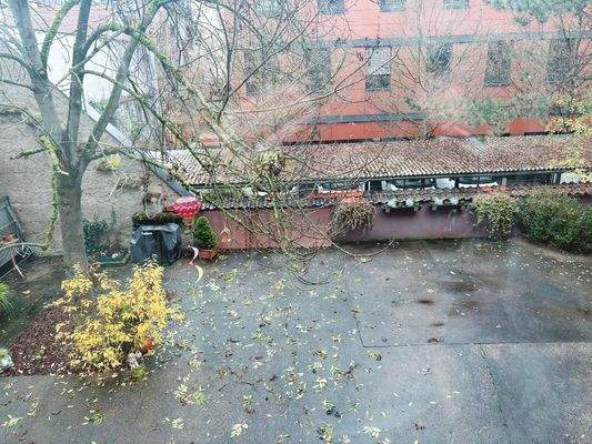 Blick Treppenhaus auf den Innenhof
