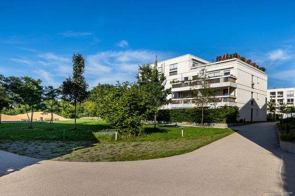 gepflegte Außenanlage