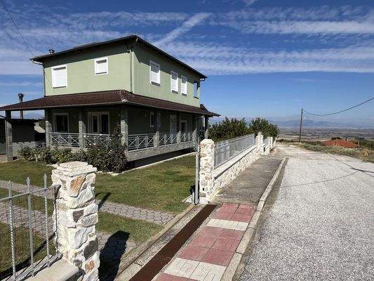 Aussenansicht mit Einzäunung