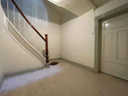 Zugang vom gemeinsamen Treppenhaus