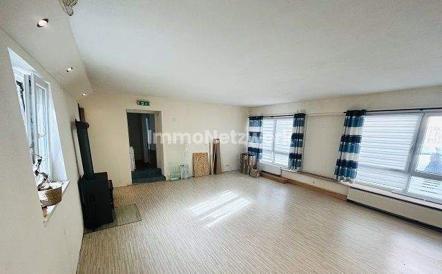 EG Zimmer mit Kamin Ausgang zu