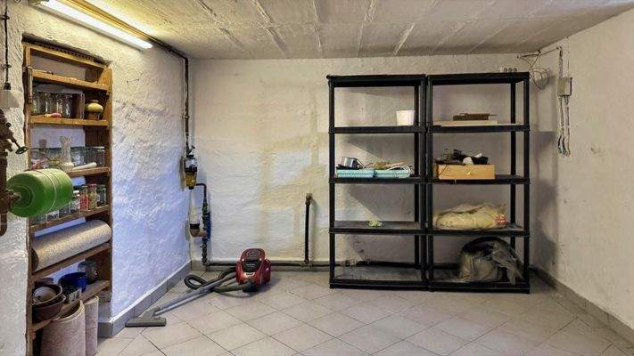 Vorratsraum im Keller