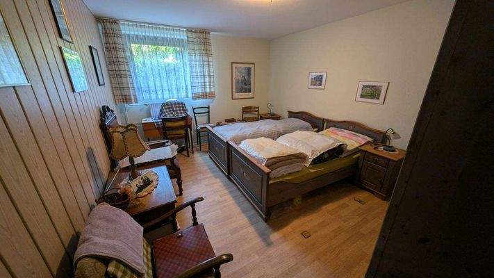 11-Schlafzimmer UG.jpg