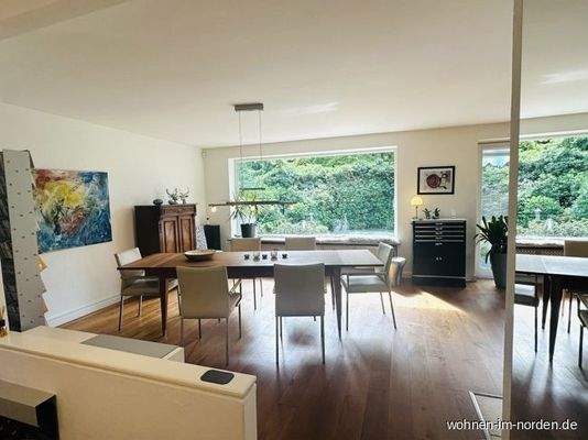 Blick von der Küche ins Wohnzimmer