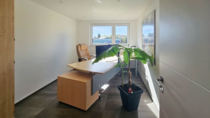 Büro EG