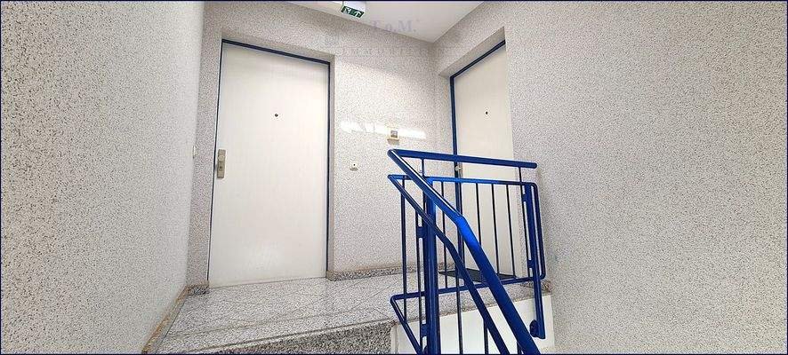 Treppenhaus links 2. DG.