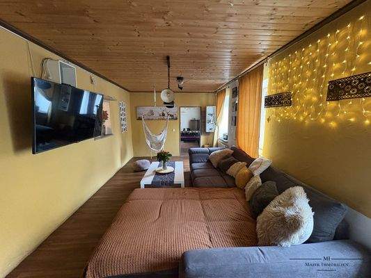 Gemütliches Wohnzimmer mit Wohlfühlambiente