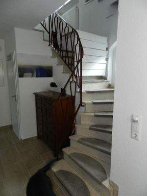 Mit offener Treppe nach oben