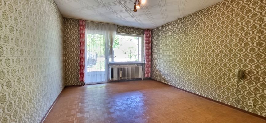 Zimmer mit Platz im EG
