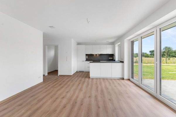 Wohnzimmer mit Blick in die Küche