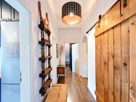 Blick von der Küche in den Flur