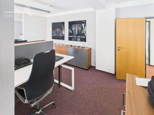 CAM03352G0-PR0065-STILL018