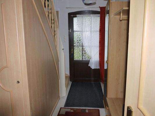 Flur mit Treppenaufgang