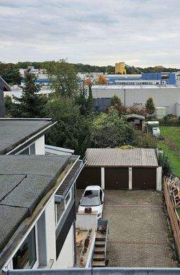 Hinterhof mit den Garagen + Garten.jpg