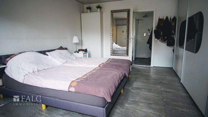 Schlafzimmer mit Bad