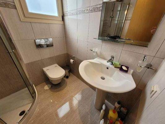 Kreta, Argouli: Zweistöckiges Haus mit Keller zu verkaufen