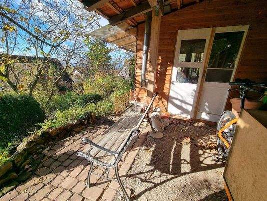 Schuppeneingang mit Sonnenterrasse