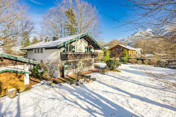 Großzügiges Grundstück mit freiem Berg-und Schlossblick