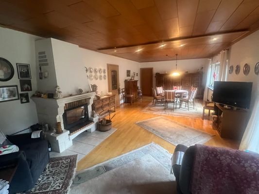 Wohn- und Esszimmer EG mit Kamin