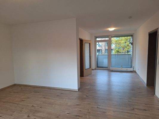 Wohnzimmer mit Essbereich