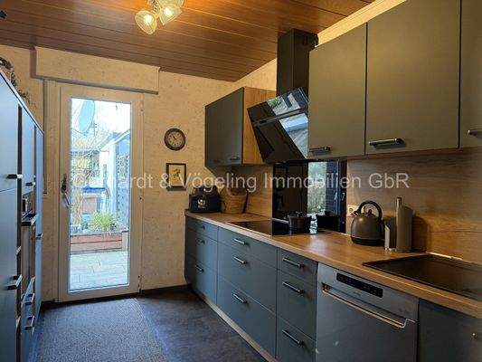 Küchenansicht mit Terrassenzugang