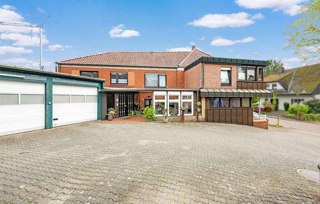 Rückansicht - größeres Gebäude