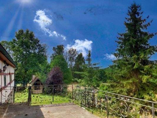 Blick vom Balkon zum Backhaus