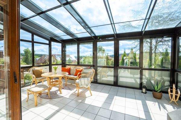 Wintergarten mit Gartenblick