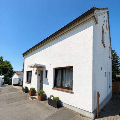 Hausfront - (KI generiert)