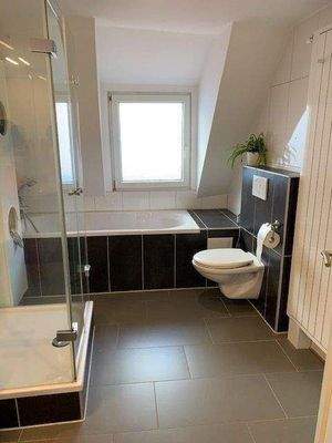 modernes Badezimmer.jpeg