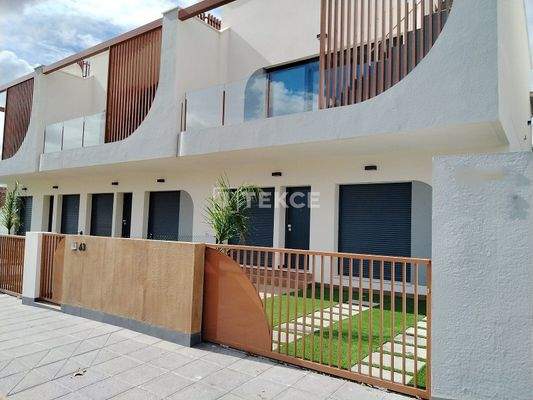 Apartments Influenced by Thai Design in Pilar de la Horadada