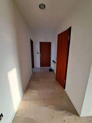 Flur und Wohnungstür.jpg