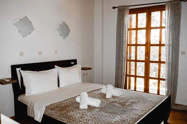 Kreta, Roumeli: Wunderschöne Villa auf dem Land