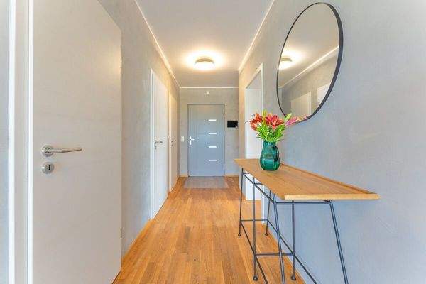 Haupteingang und Flur im Obergeschoss