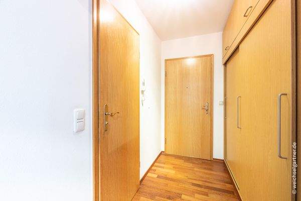 Flur mit Einbauschrank