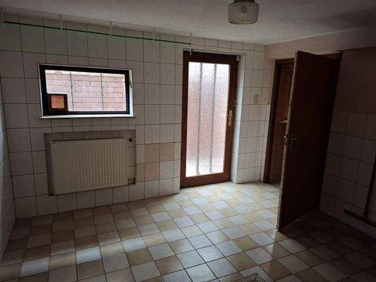 Hauswirtschaftsraum, Ausgang zur Kelleraußentreppe