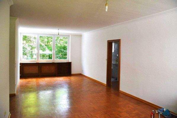 Wohnbereich zur Front.jpg